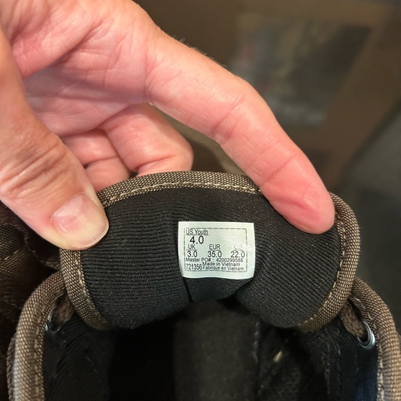 DONATED - Vans shoes - Picture 7 of 7